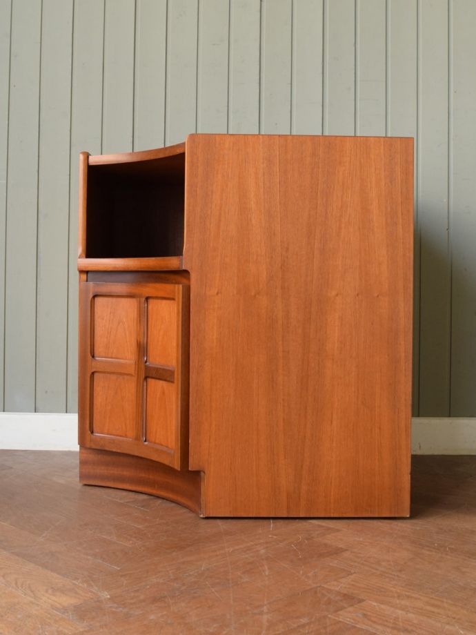 ビンテージキャビネットの側面