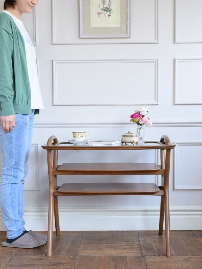 北欧スタイルのビンテージテーブル