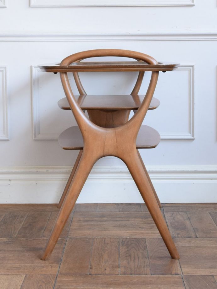 サイドテーブルの側面