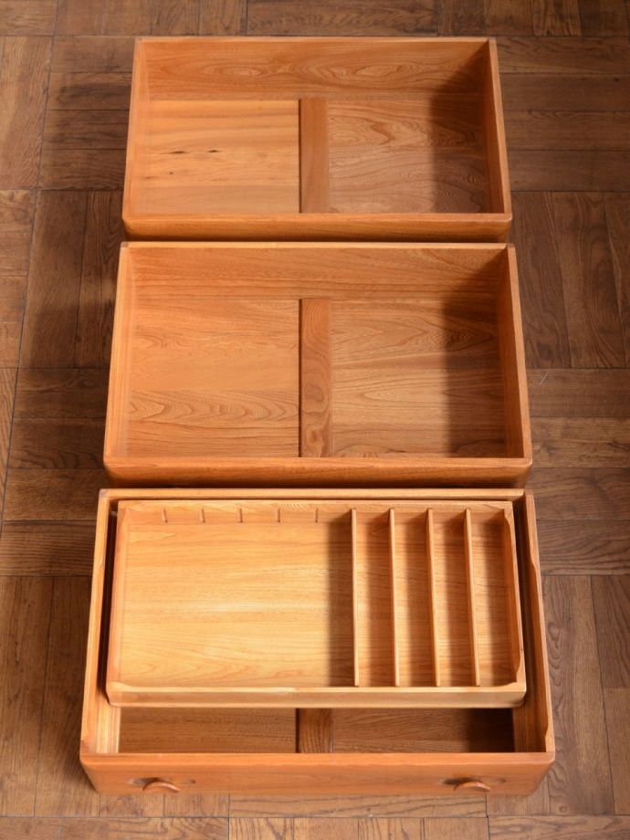 ビンテージサイドボードの引き出し