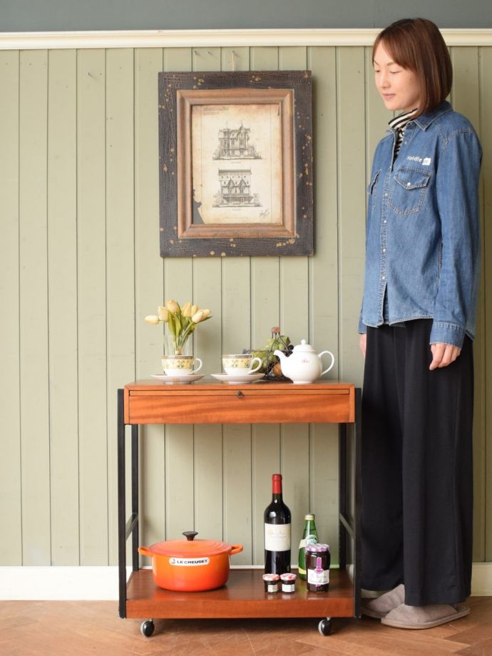 北欧スタイルのおしゃれなワゴン