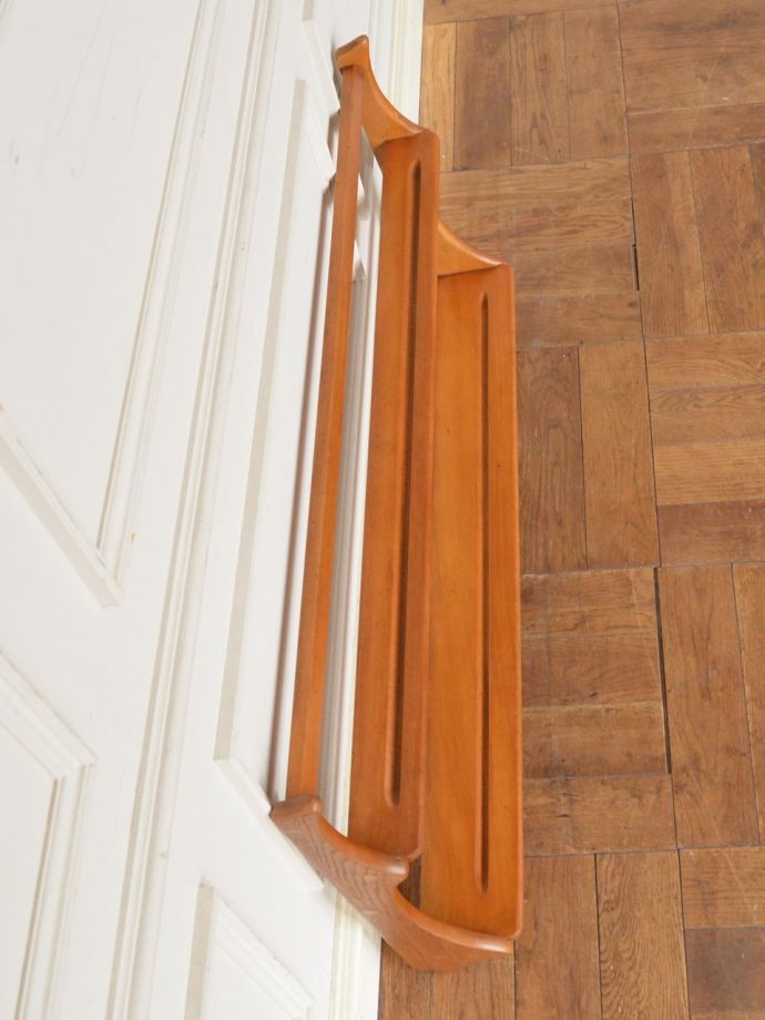 ビンテージのウォールシェルフの天板