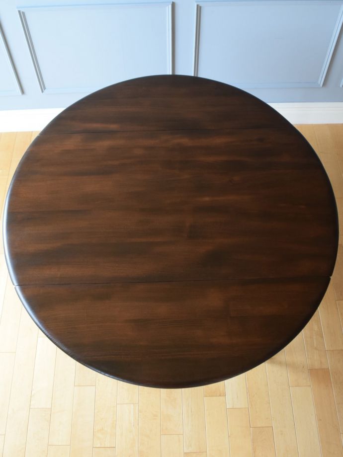 折り畳みテーブルの丸い天板