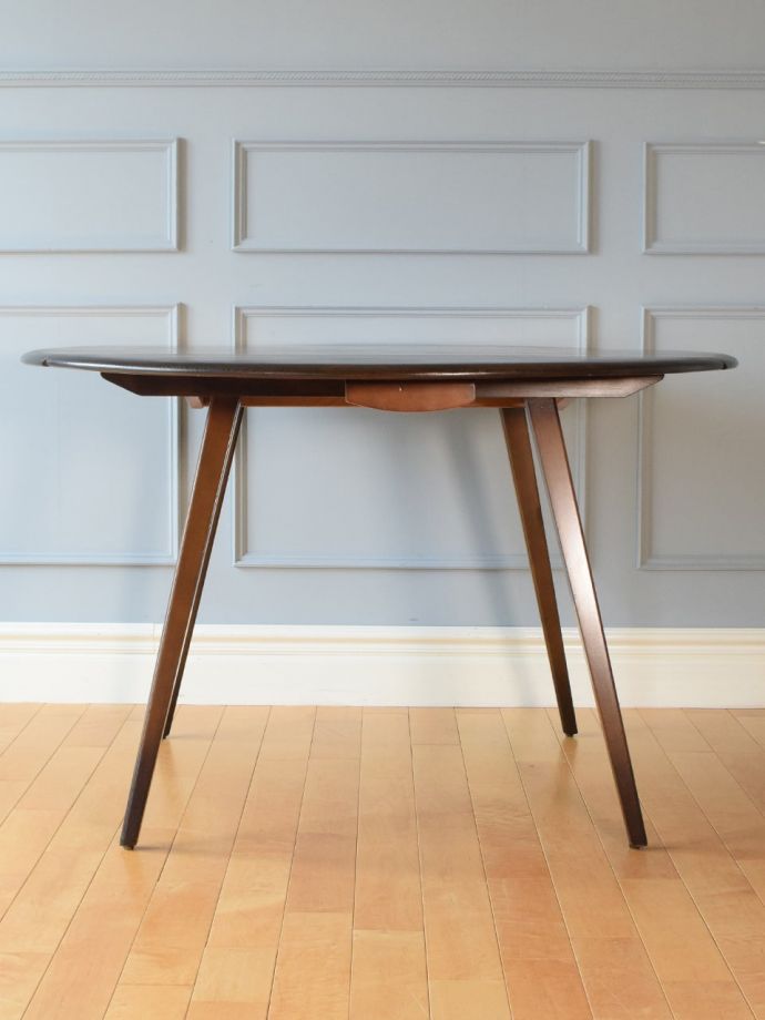 ERCOLのテーブルの側面