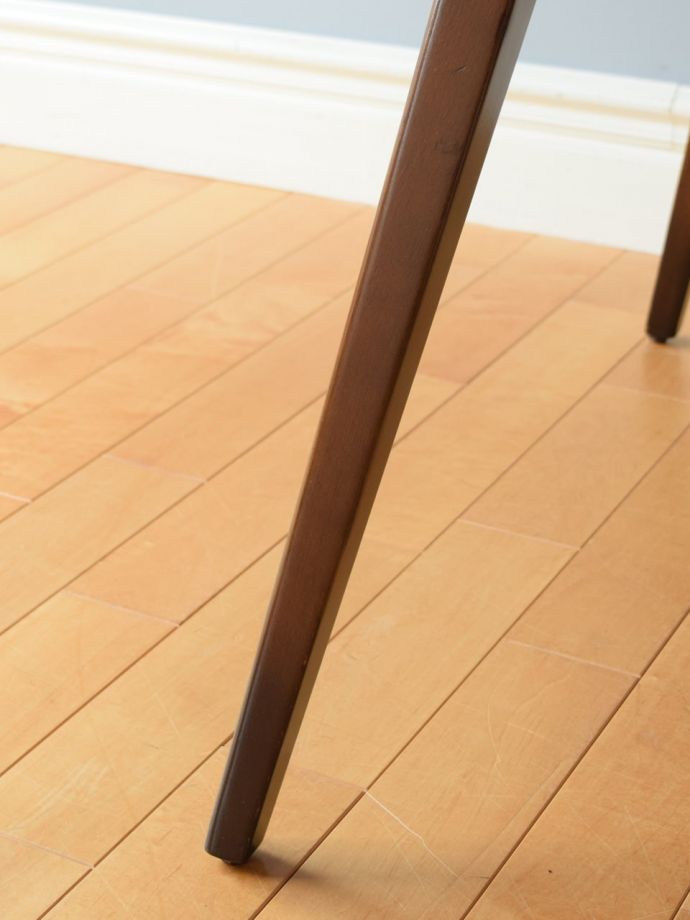 アーコールのテーブルの脚