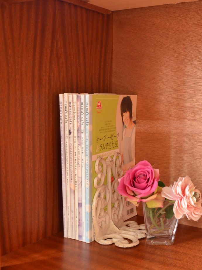 収納たっぷりのオープンシェルフ