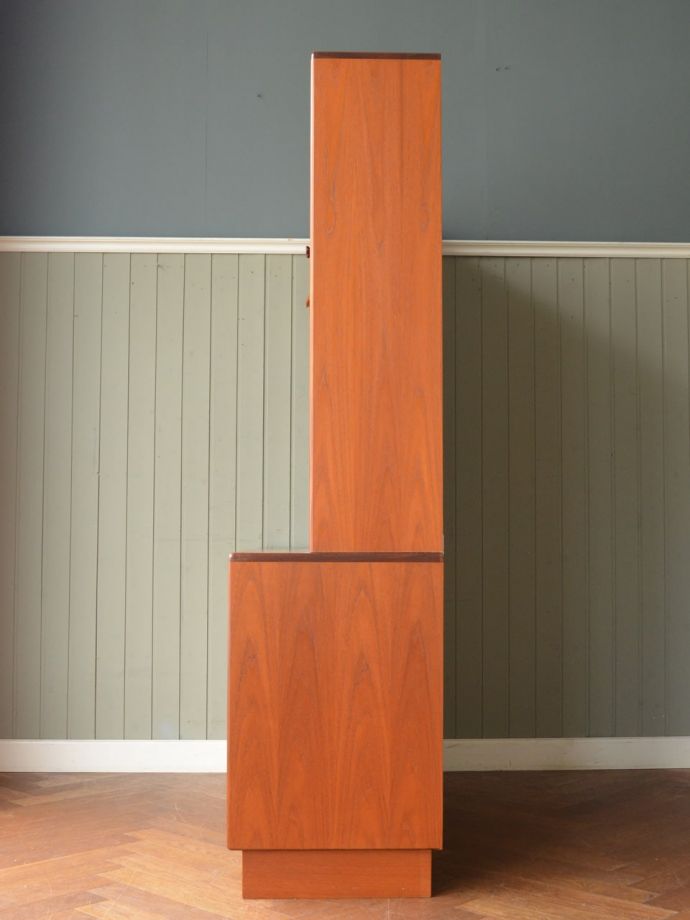 G-planのオープンシェルフの側面