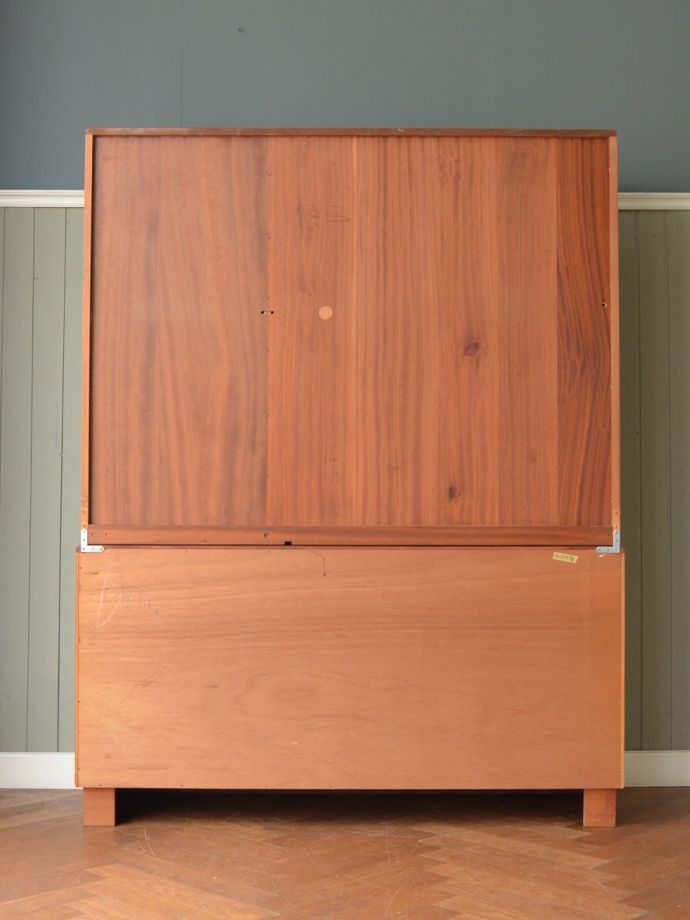 G-PLANのオープンシェルフの後ろ姿