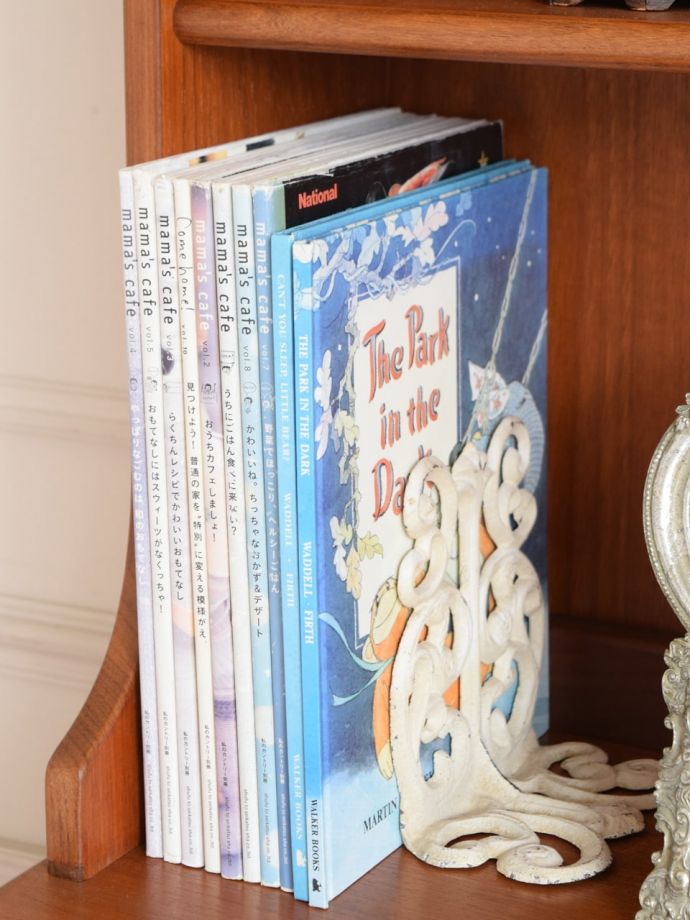 収納たっぷりの北欧キャビネット