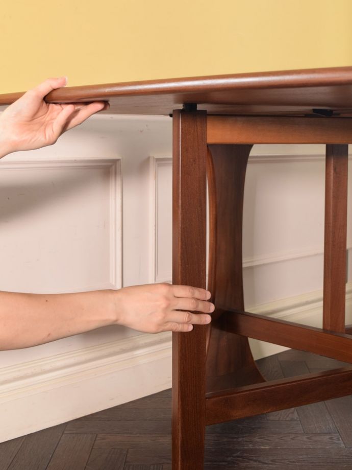 伸長式テーブルのサイズ変更方法