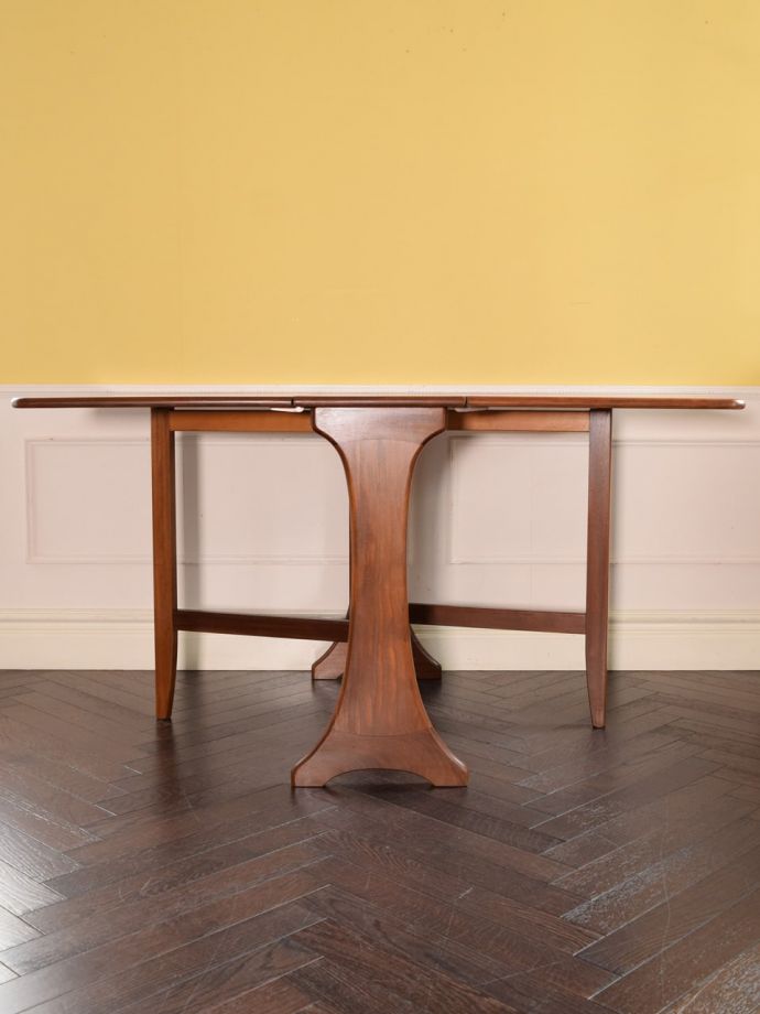 広げた伸長式テーブル