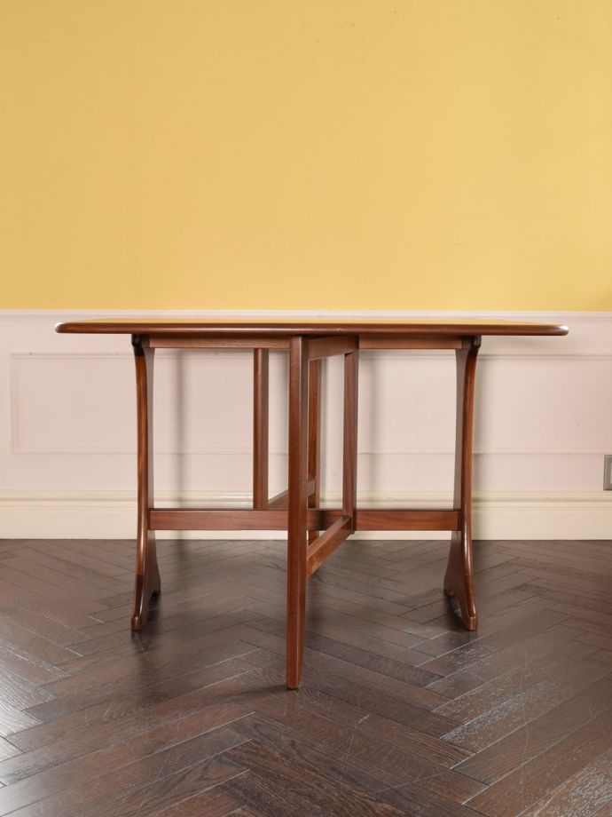 G-PLANのテーブルの側面