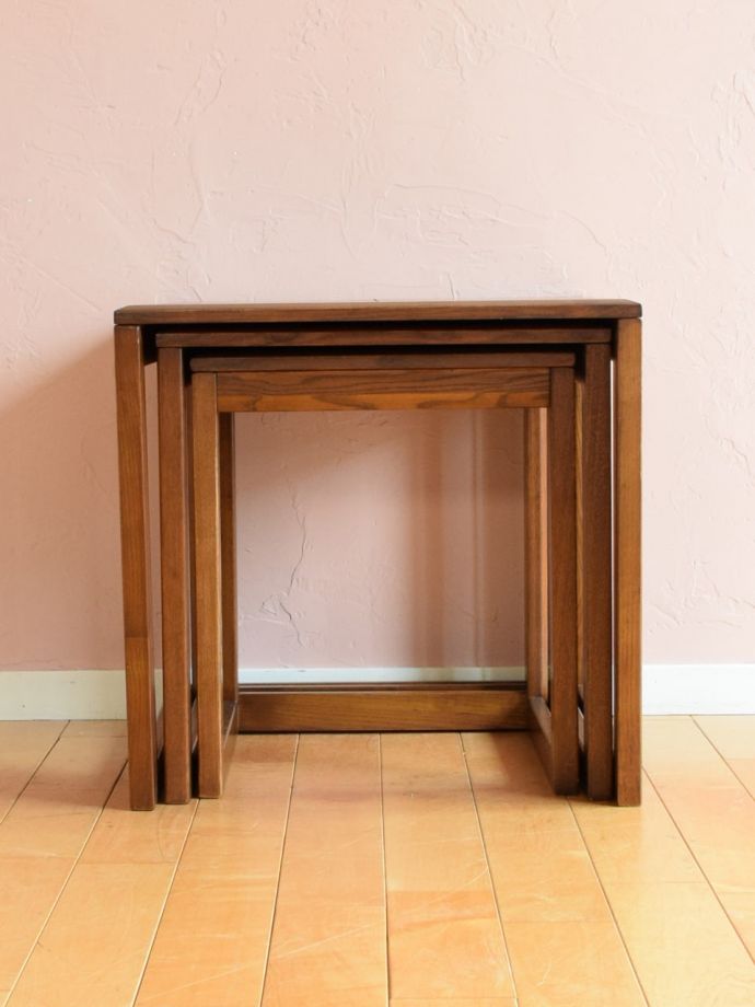 コーヒーテーブルの側面