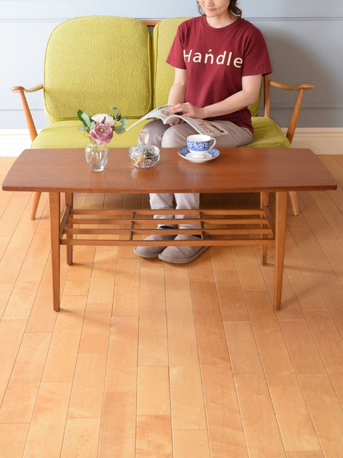 北欧スタイルのビンテージテーブル