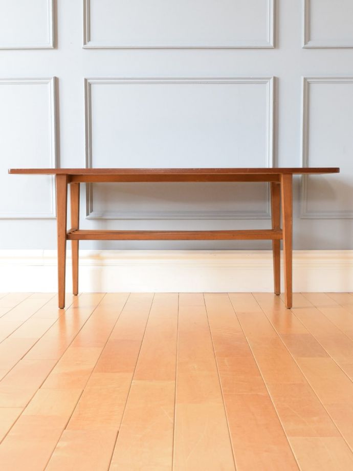 ビンテージテーブルの側面