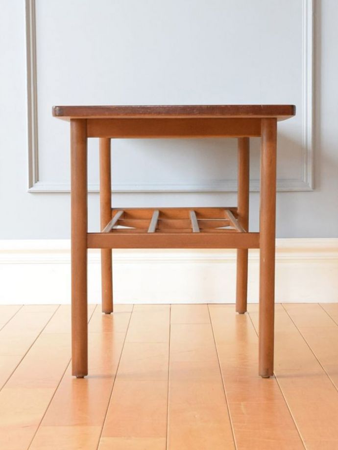 コーヒーテーブルの側面