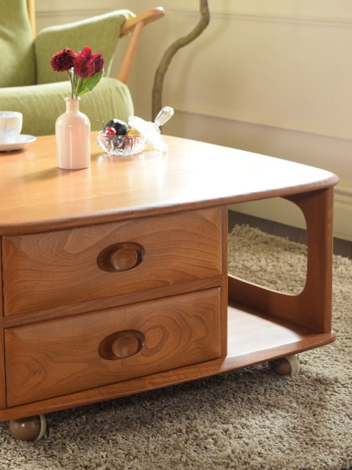 アーコール社のビンテージ家具