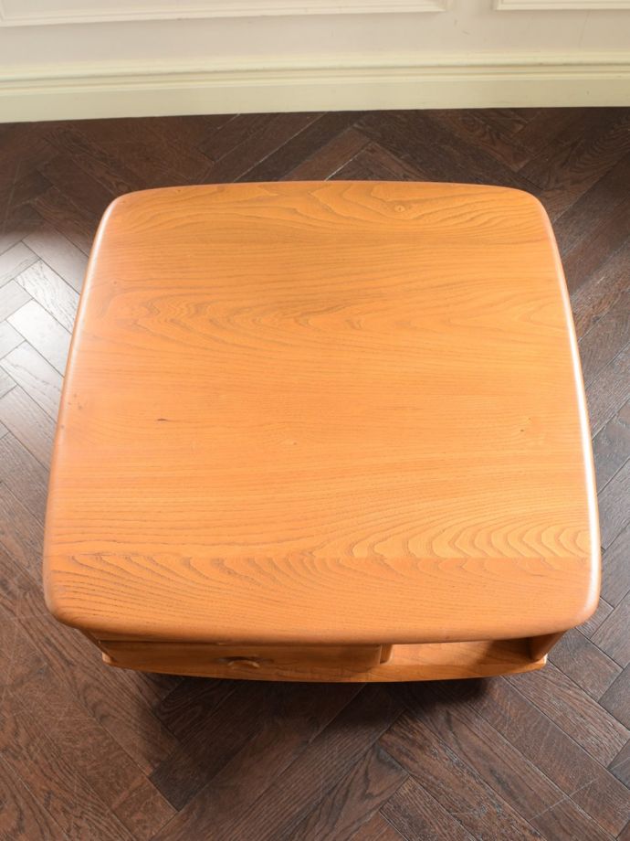 アンティークのテーブルの天板