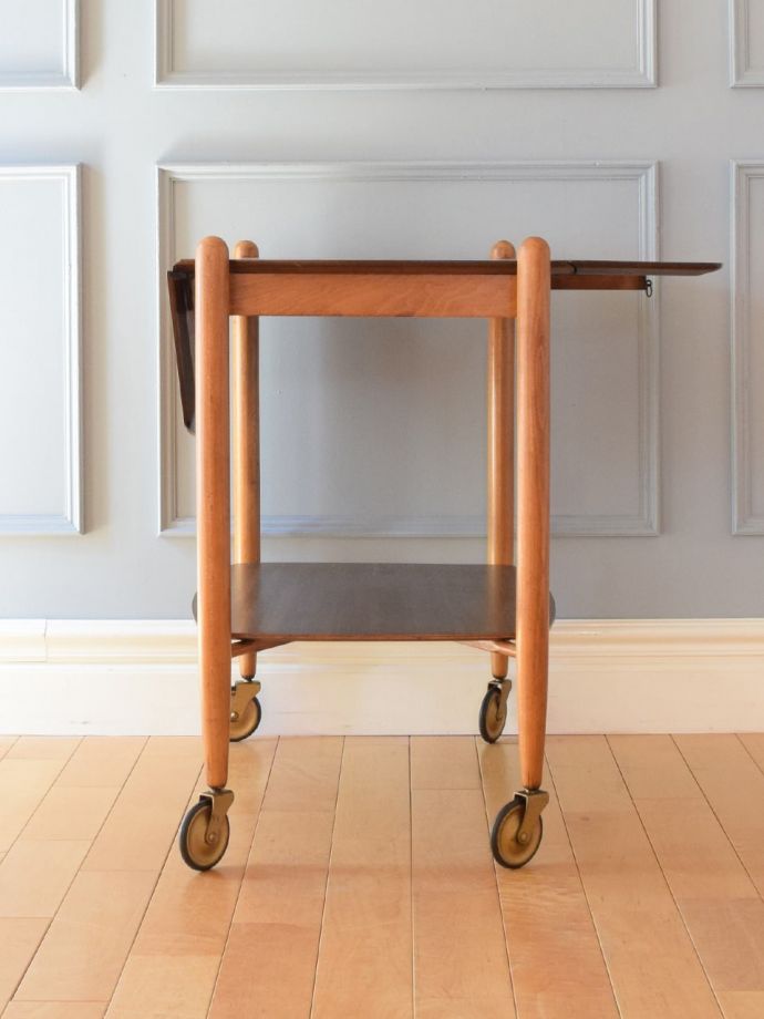 伸長式のワゴン