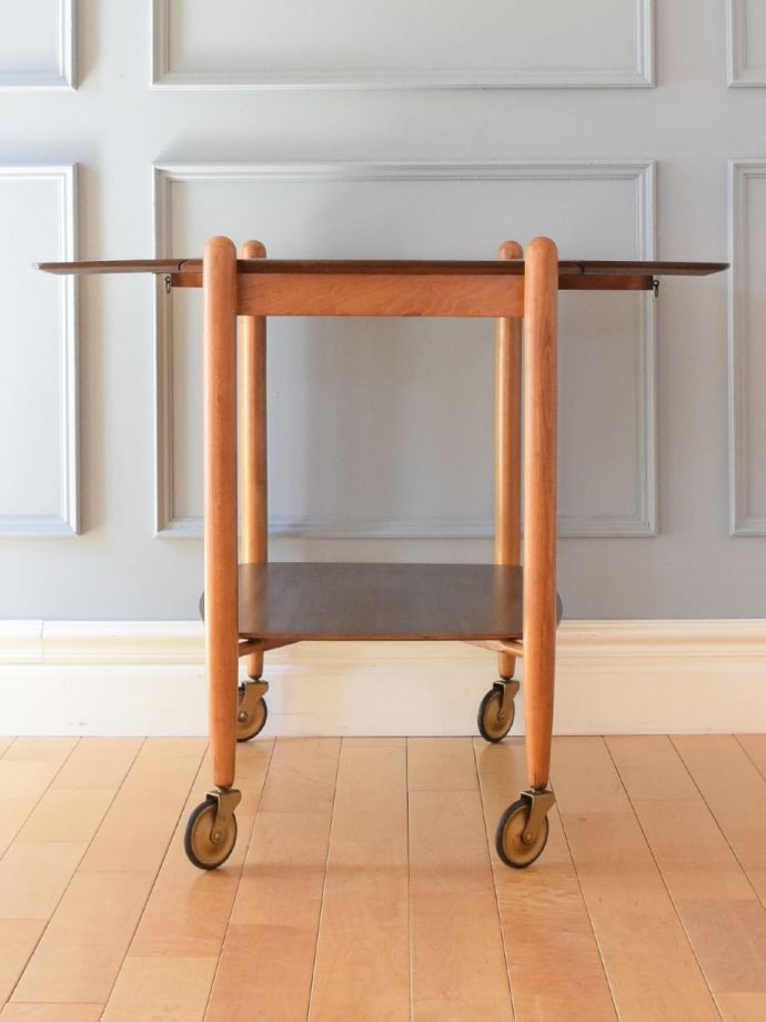 伸張式のワゴン