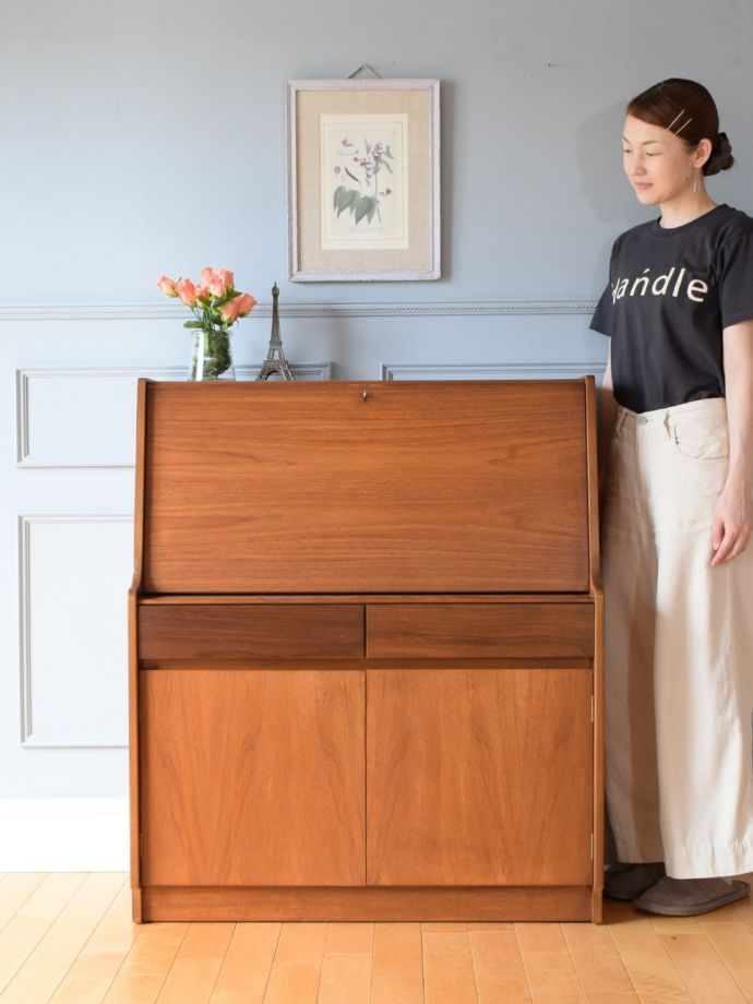 北欧スタイルのおしゃれなビューロー