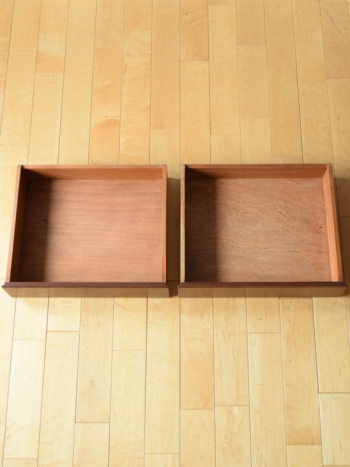 ビューローの引き出しの中