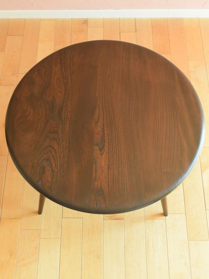 ビンテージテーブルの丸い天板
