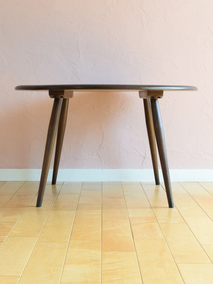 伸長式のコーヒーテーブル