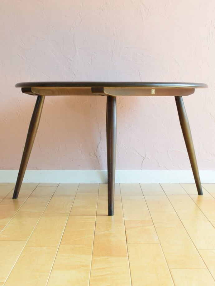 コーヒーテーブルの側面