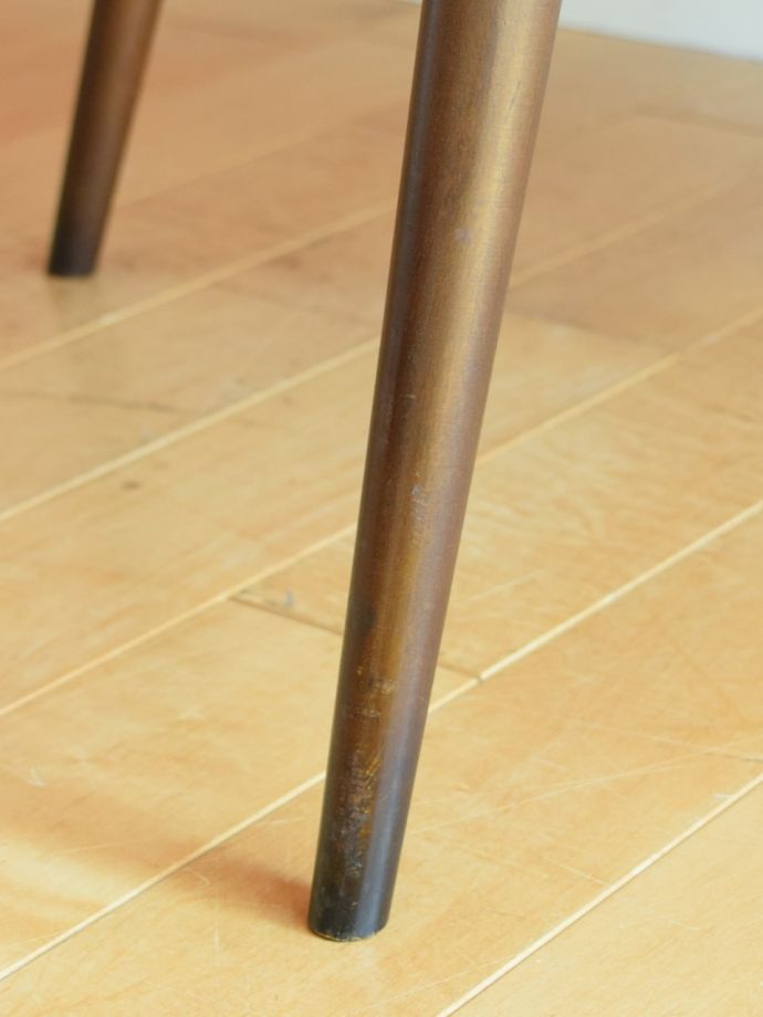 アーコールのテーブルの脚