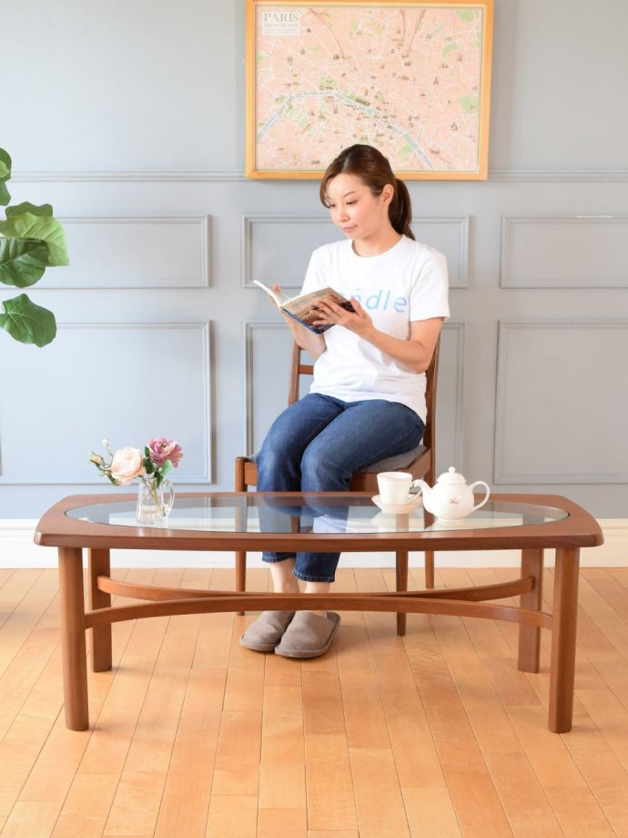 北欧スタイルのビンテージテーブル