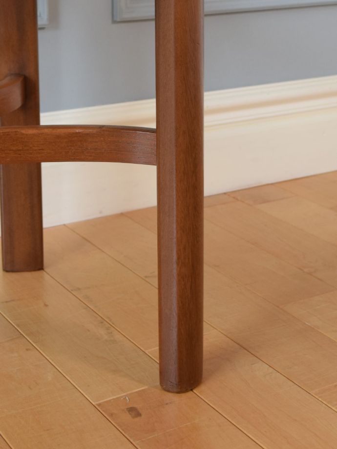 ヴィンテージ家具の脚