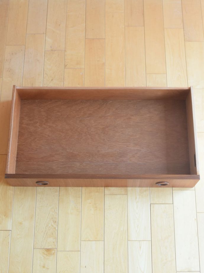 ヴィンテージキャビネットの引き出し