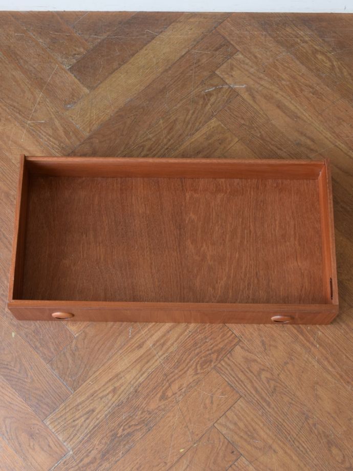 ヴィンテージキャビネットの引き出し