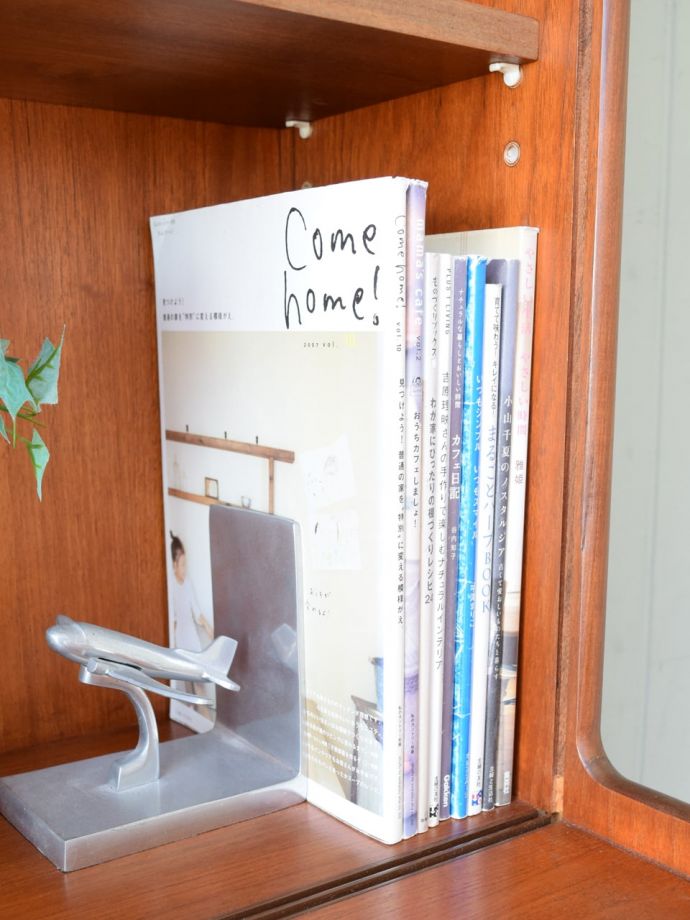 キャビネットの扉の中