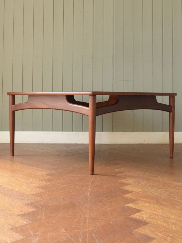 G-PLANのコーヒーテーブルの側面