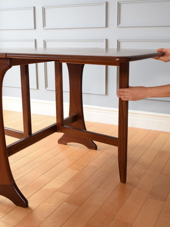 伸長式テーブルのサイズ変更方法