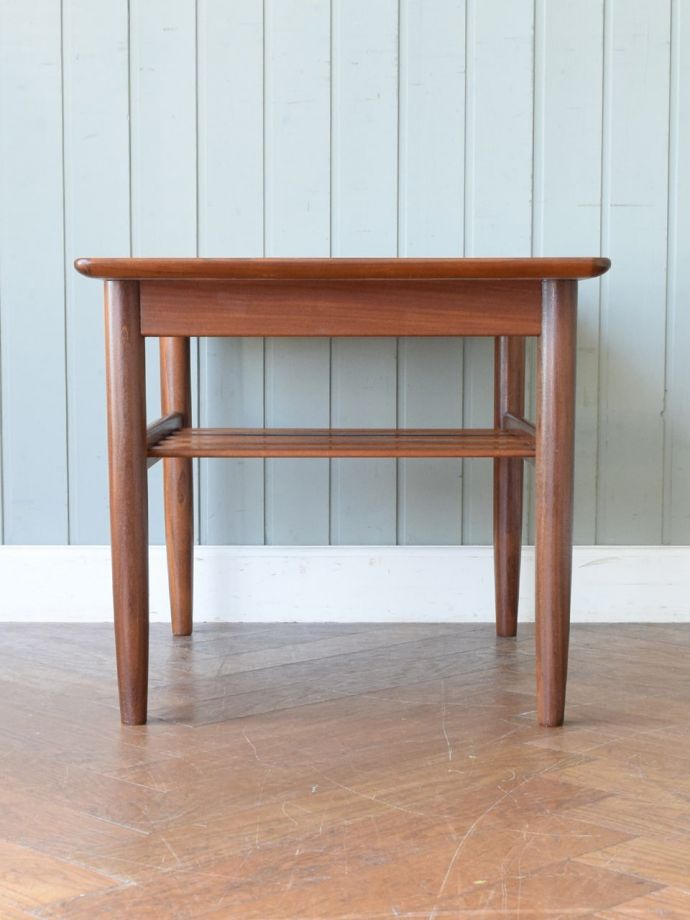 G-PLANのコーヒーテーブルの側面