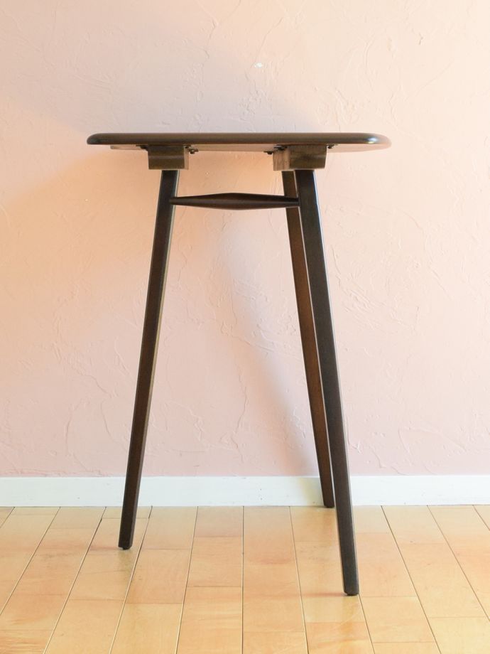 ビンテージテーブルの側面