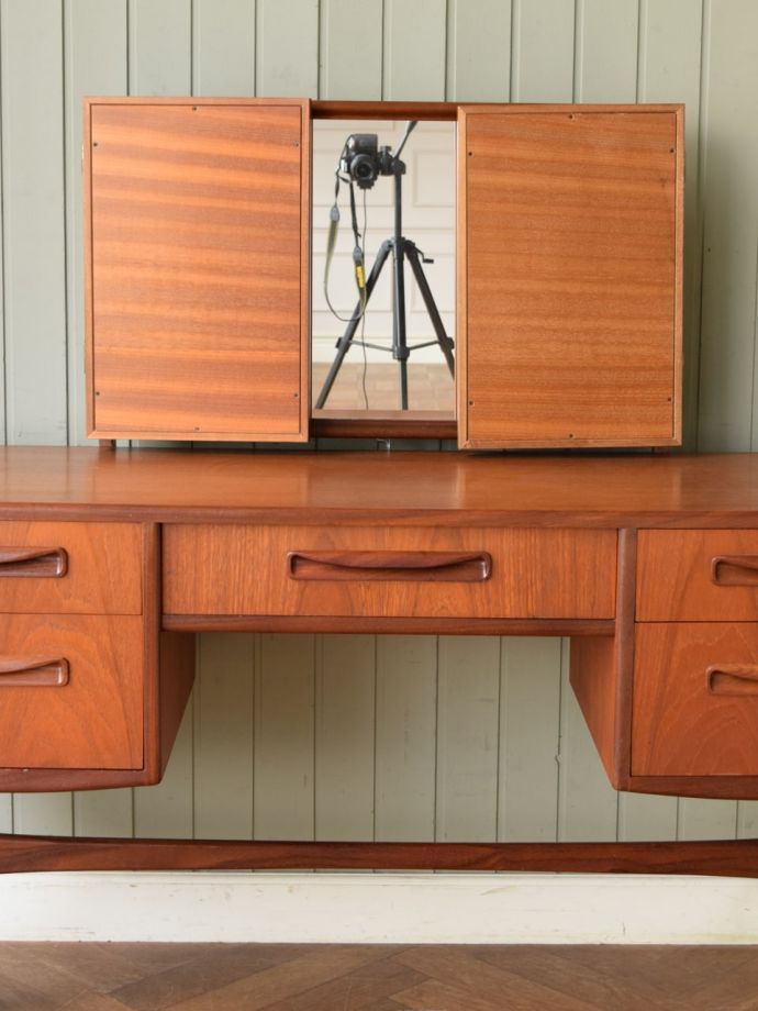 ビンテージの三面鏡