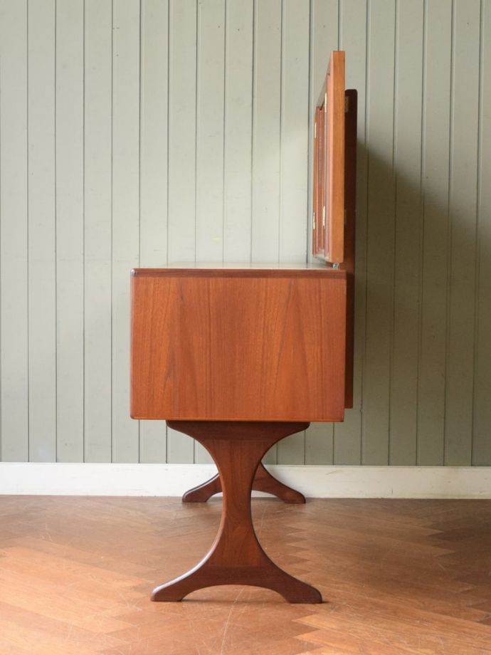 G-planのドレッサーの側面