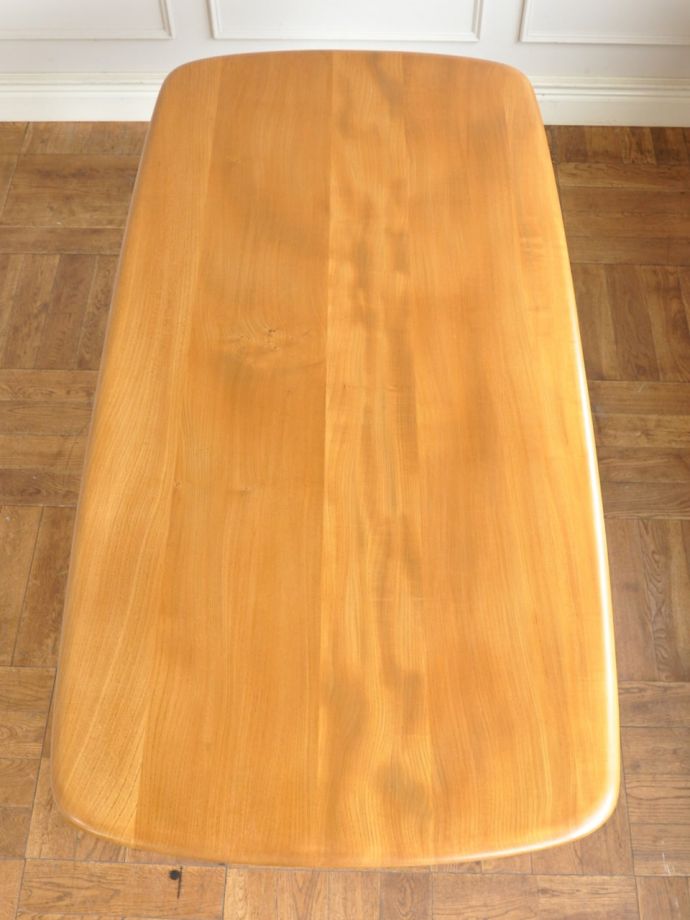 アーコール社のヴィンテージテーブル、4人掛けのおしゃれなダイニング