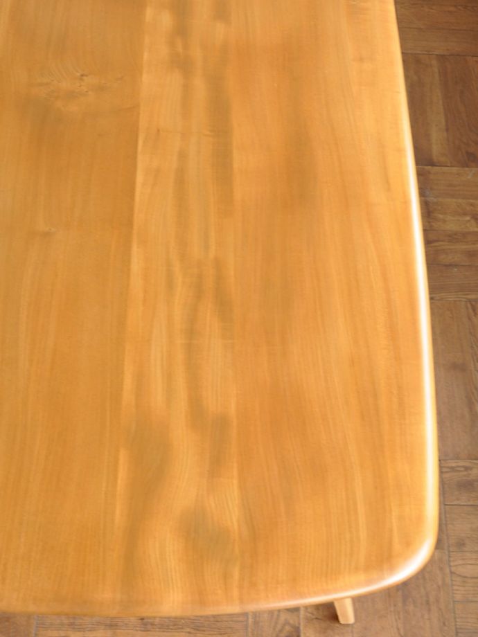 アーコール社のヴィンテージテーブル、4人掛けのおしゃれなダイニング