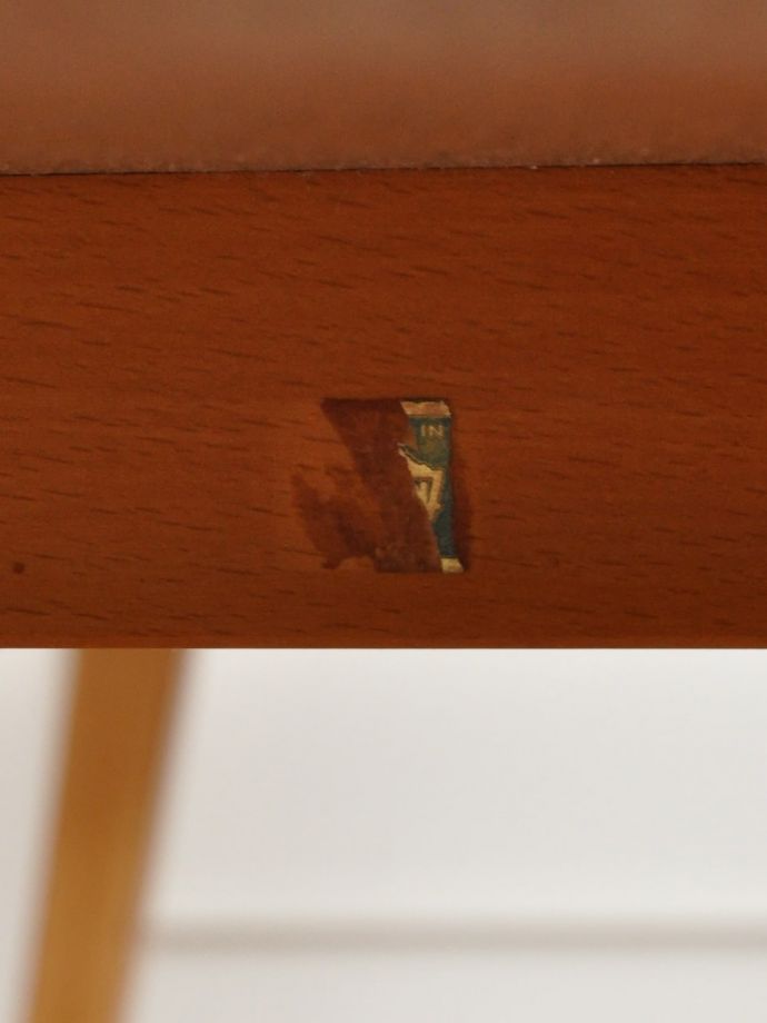 アーコール社のヴィンテージテーブル、4人掛けのおしゃれなダイニング