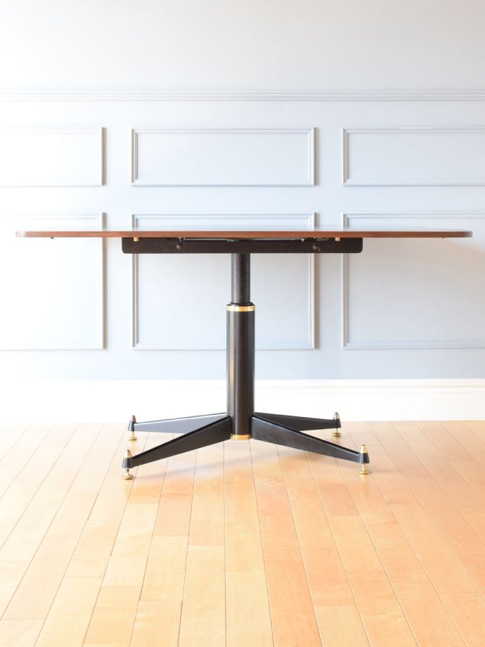 広げた伸長式テーブル