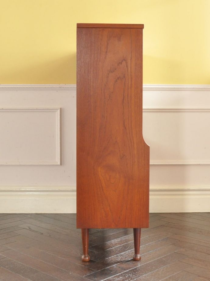 ビンテージキャビネットの側面