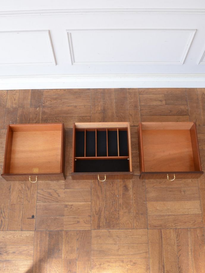 サイドボードの引き出し