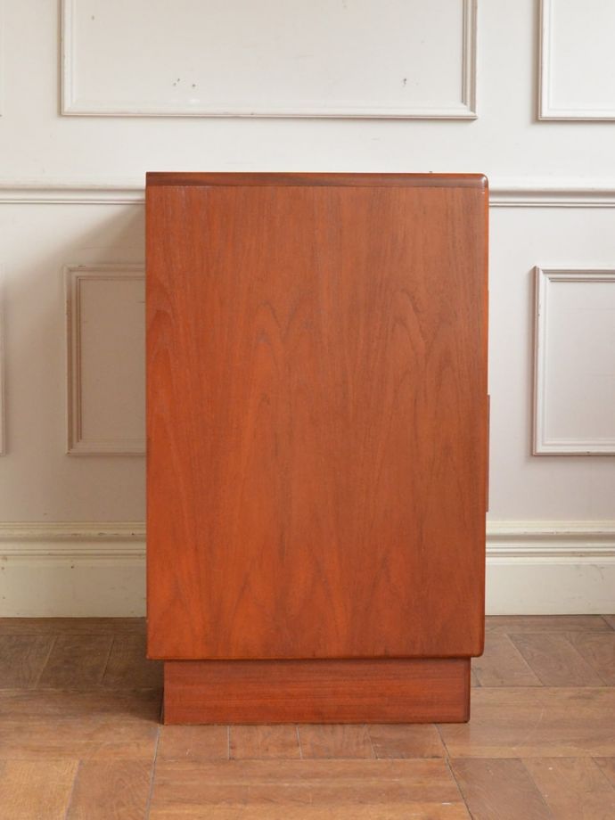 G-planのチェストの側面