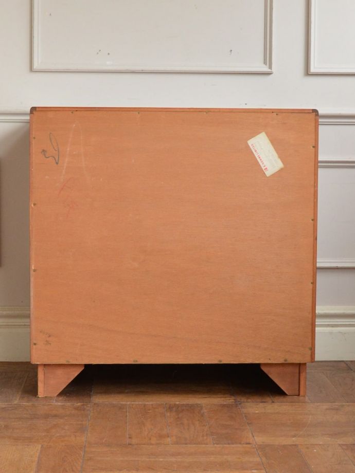 G-PLANのチェストの後ろ姿