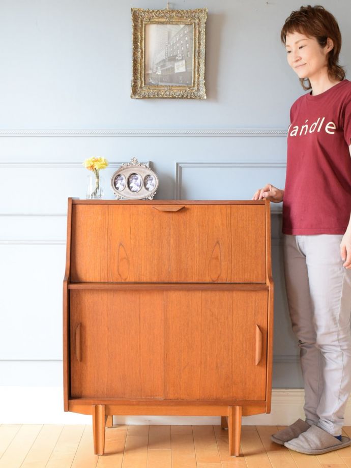 北欧スタイルのおしゃれなビューロー